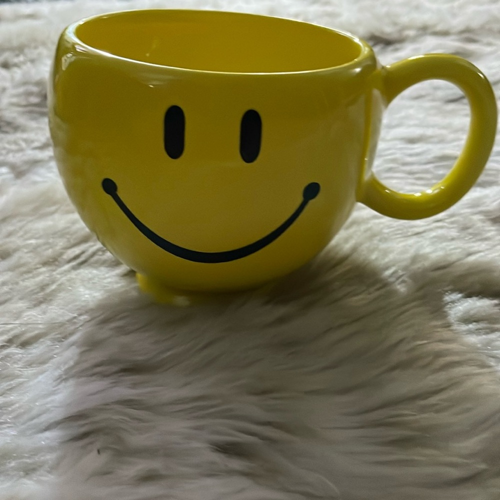 Teleflora Happy Face yellow Mug